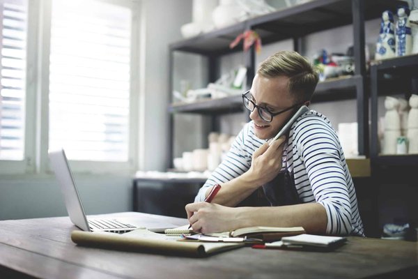Réseau d'artisans : comment le bouche-à-oreille peut aider à trouver le bon professionnel